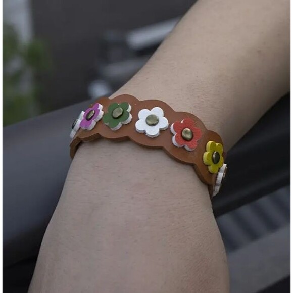 Black Boho FLOWER Faux leather Snap Bracelet Adjustable 8.9" - Picture 2 of 8